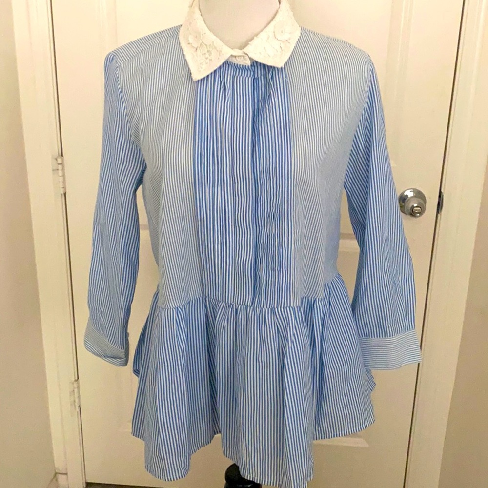 Contrast embroidered collar button down SZ 4